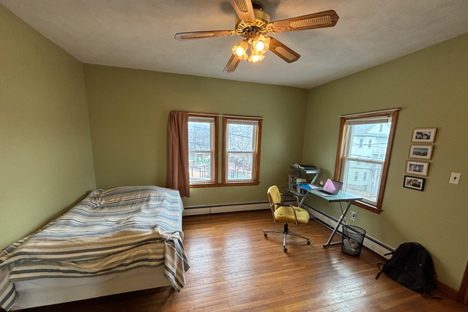 Room, perspective 3 - Spacious room close to Porter Square and Harvard House