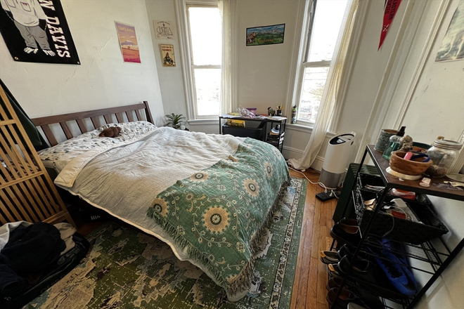 Sample Bedroom #1 - Cheap 5 Bed 2 Bath on Cherokee! Laundry!!