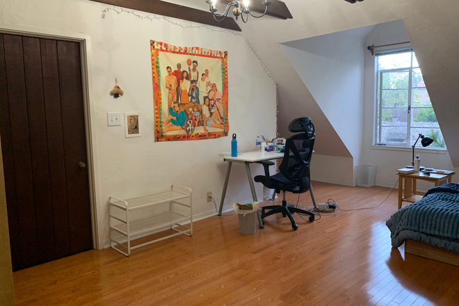 Very large upstairs bedroom with natural light - Apartment Share - huge 2 bedroom Normandy Village apt. 1/2 block N of Campus