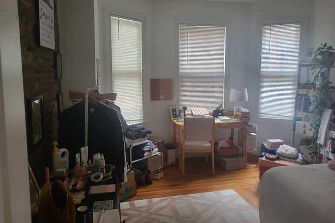 Master bed - 2 Bedroom apartment in Beacon Hill.