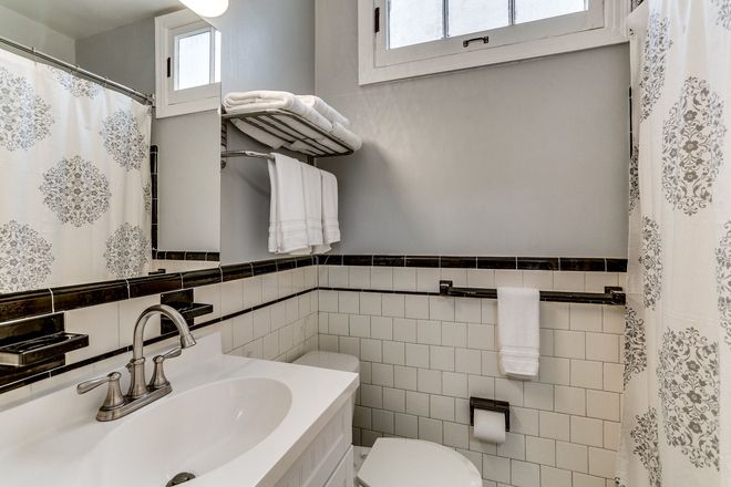 Bathroom - Tenley 4bd 2bth Townhouse - Across from American Law, Near Metro