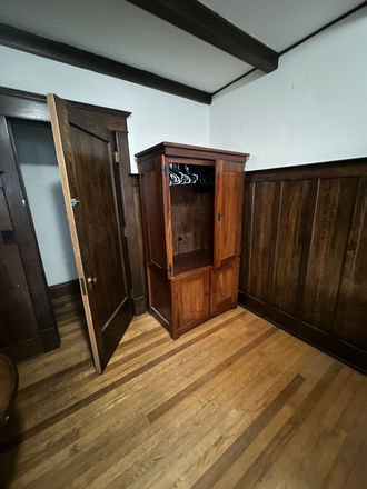 Bedroom 1 - 4 Bedroom Downtown! Apartments