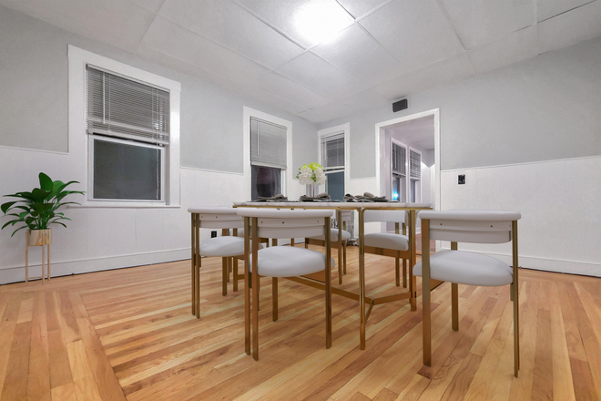 Dining - September 1, great renovated 3 bed on Trenton St! Apartments