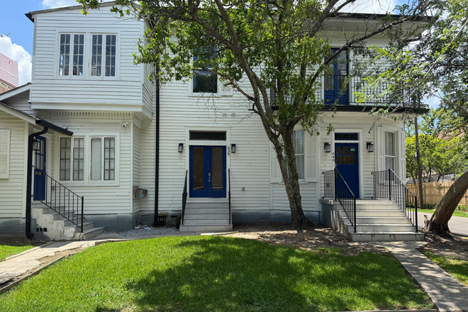 Front veiw - Room Available one block of St. Charles Ave - 5 five min walk to Campus-