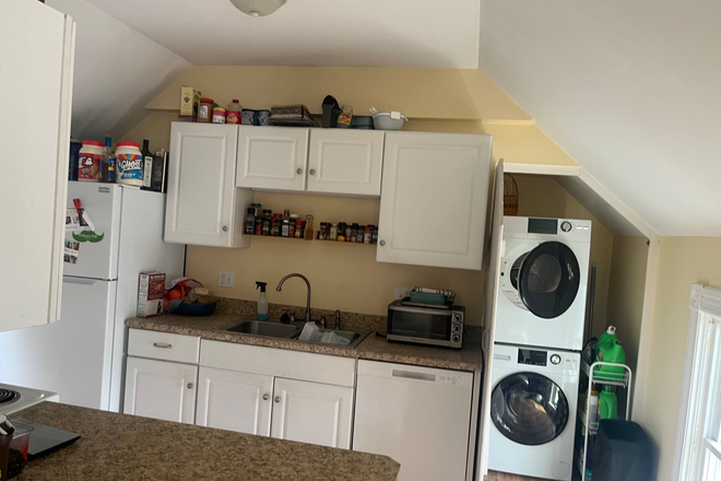 Kitchen, Laundry - Walk to Campus/Hospital Apartments