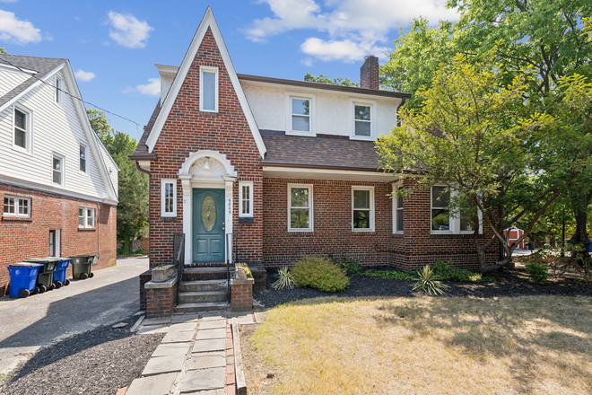 Front of house from street - Prime Oldtown Location for the 2025 Semester House