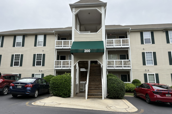 Outside View - Spacious 4-Bedroom Condo Near Downtown Clemson