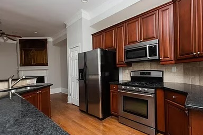 Kitchen - Condo apartment close to Emory