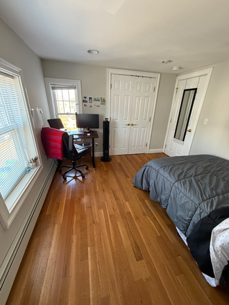 Bedroom - Summer Sublet - Private bedroom in 6BR/2.5Bath unit — Medford — June 1 to Aug 31 House