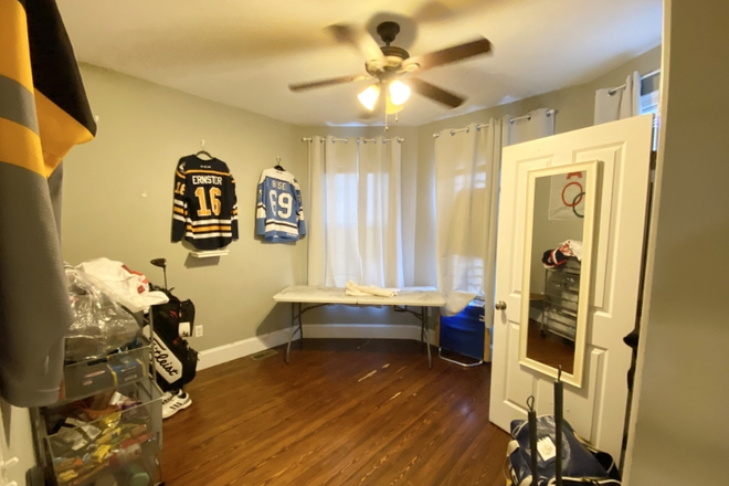 x - Spacious 5 Bed / 2 Bath in Prime Mission Hill | In-Unit Laundry | 9/1 Apartments