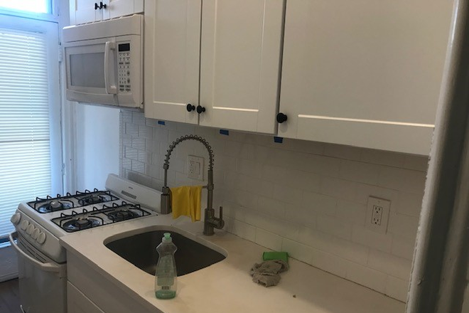 kitchen - No fee ! fantastic location! 2bedrooms, 2 bathrooms, laundry Central, sq, Apartments