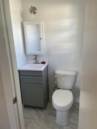 1/2 bath - Updated 4 bdrm 2 1/2 bath house with a very short walk to UNCW