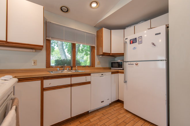 Kitchen - Available for a group of 3! Beautiful 3 bedroom home near Eastward Look!