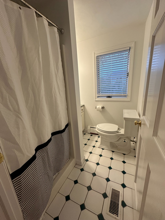 Bathroom 1 - Available for a group of 4! 4 Bedroom in Bonnet Shores! House