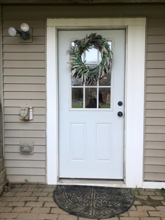 private entry - Private large studio apartment, 11 miles from UMass campus and downtown Amherst