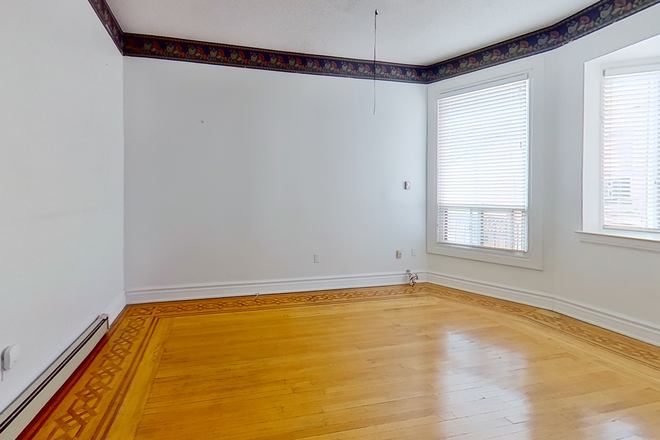 Bedroom - 101 Spadina Rd #2: Large private room in a certified rooming house