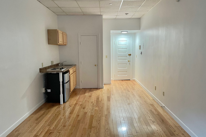 STUDIO - 854 BEACON STREET, BOSTON - RENOVATED STUDIO NEAR KENMORE SQUARE AND BU AVAILABLE NOW! Apartments