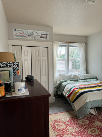 Bedroom - Great house close to campus!