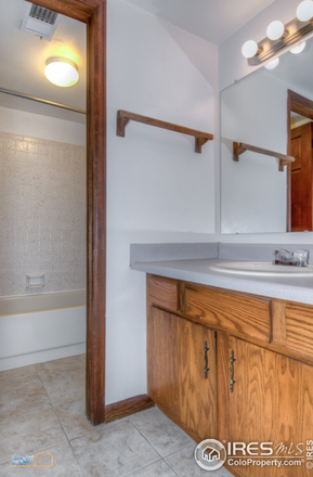 #10 - 3000 Broadway St #10. (1BR/1BA) Condo