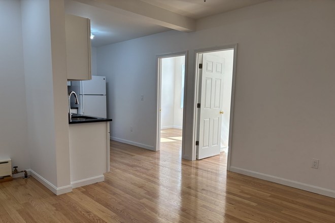 Call/text 602-317-9877 for a showing. - Summer Sublet with No Broker Fee!! Available Now or May/June, Look at Pics!! Apartments