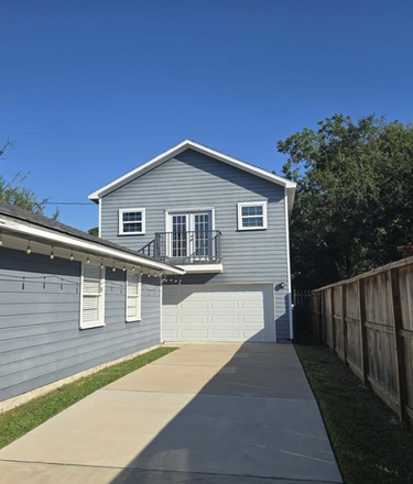 Garage Apartment Exterior/Parking - Garage Apartment (1bdrm)