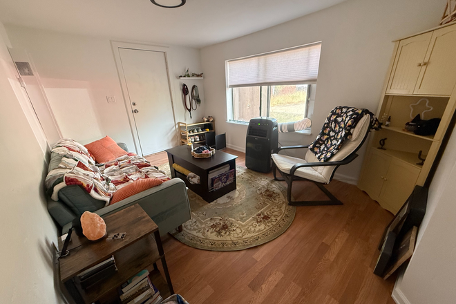 living room - Room in small house 10-15 min drive from North campus