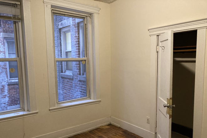 Bedroom - Great 2 separate rooms next to Campus renovated 9/1No Fee Apartments