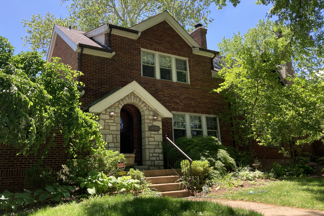 Front of house - Single-family home close to Danforth campus and metro link to Medical campus