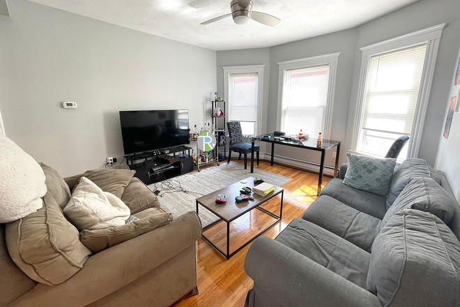 1 - JUNE 2026-Amazing Location Near Tufts University! NO BROKER FEE