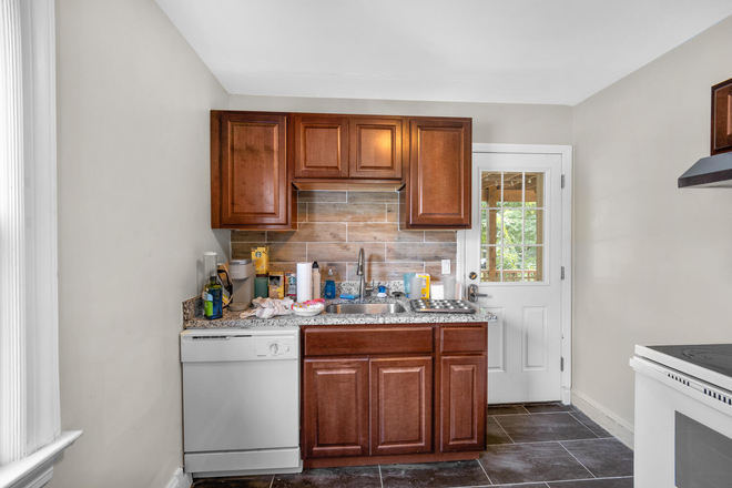 Kitchen - 3 Bedroom Apartment available a few feet from Trader Joe's