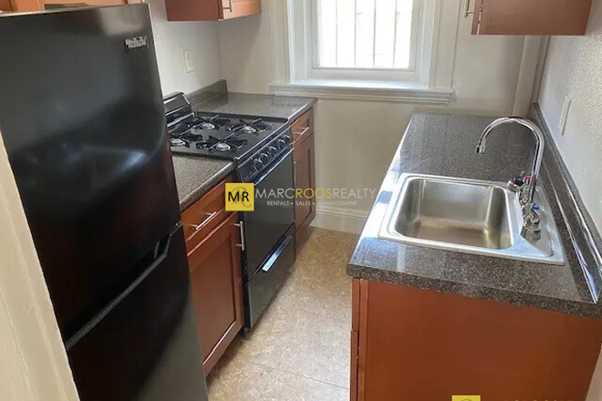 Call NOW for showings! 617-236-8550 - BOYLSTON ST - *NO FEE* REAR FACING 1BR SPLIT FOR 2 PPL AVAIL *9/1/2026* W/ LNDRY IN BLDNG, H&HW INC Apartments