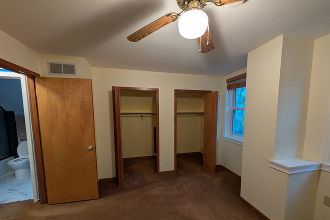 Big bedroom 195 sq ft - Full 2nd floor with 2 bedrooms and 1 bathroom in quiet Gunbarrel house for roommate(s)