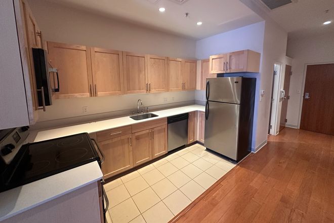 Call NOW for showings! 617-236-8600 - WASHINGTON ST - *NO FEE* SPLIT 1BR FOR 2 PPL *AVAIL NOW* W/ LNDRY IN BLDNG, A/C, DW IN DOWNTOWN XING Apartments