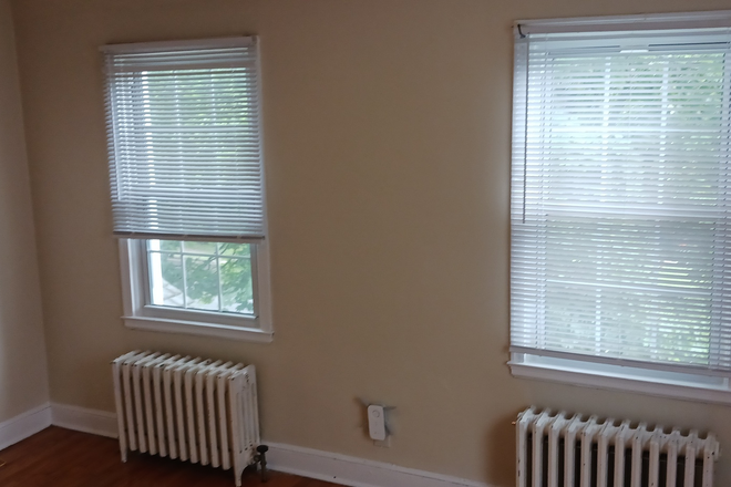 Photo - Great For medical Students Close to Campus 6 large bedrooms, 4 baths, Private parking House