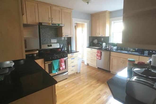 Kitchen - 2-Floor Home on the Hill
