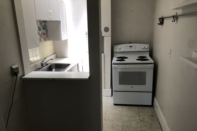 Kitchen - Chic 1-bed on Beacon Street with stunning views Apartments