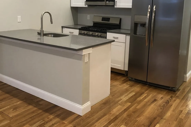 kitchen - Luxurious 4 bed 2.5 bath Duplex on Symphony Rd! Apartments