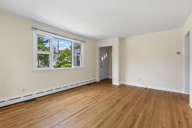Living Room - Light filled 4BR house Linden Lane-Princeton