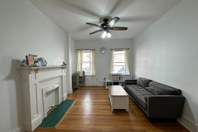 Living Room - 2B 1B Close to campus