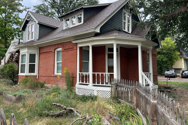 Beautiful Historic Home - Best Front Porch In Boulder--Pet OK--Unbeatable Location Triplex