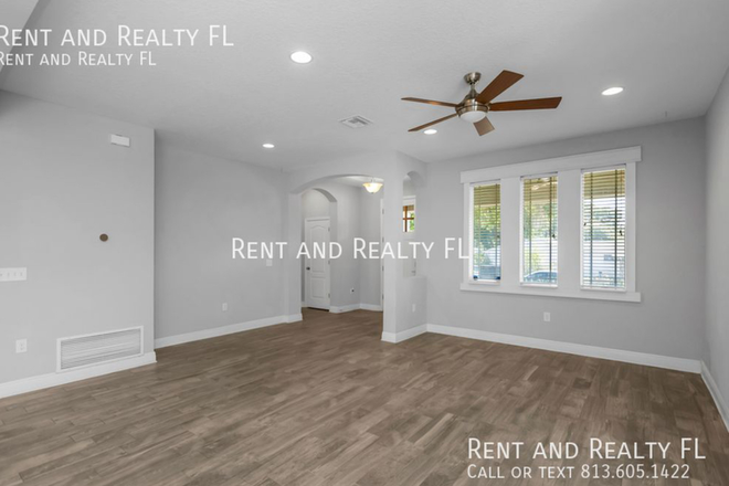 Living - 3 bedroom, 2 bath home in Seminole Heights. Brand new appliances