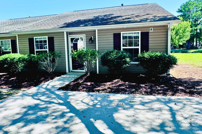 front of home - 3Bd/2Ba Townhome with Fenced Yard on James Island