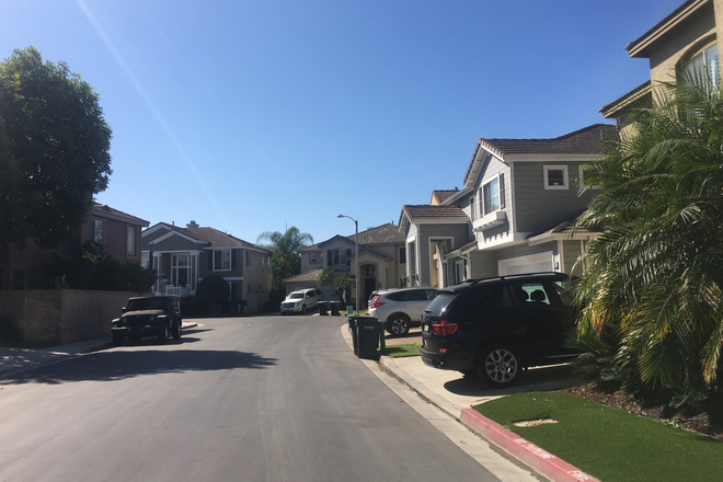 Lifestyles Neighborhood - Best Location Near by South Coast Plaza/Private Entrance/Lifestyles Gated Community House