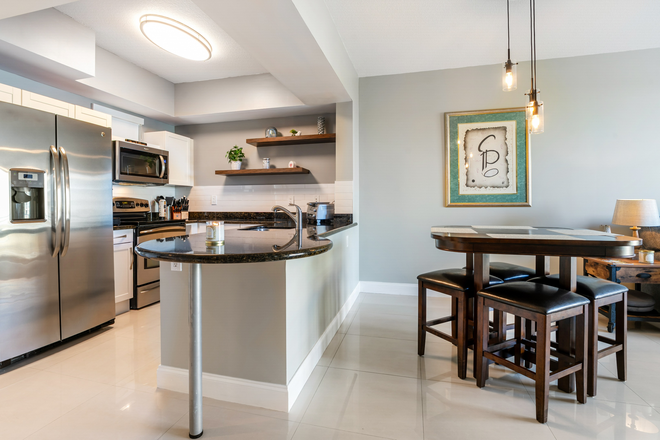 Kitchen - Move in Ready Fully Furnished beautiful 1/1 Downtown Dadeland Condo