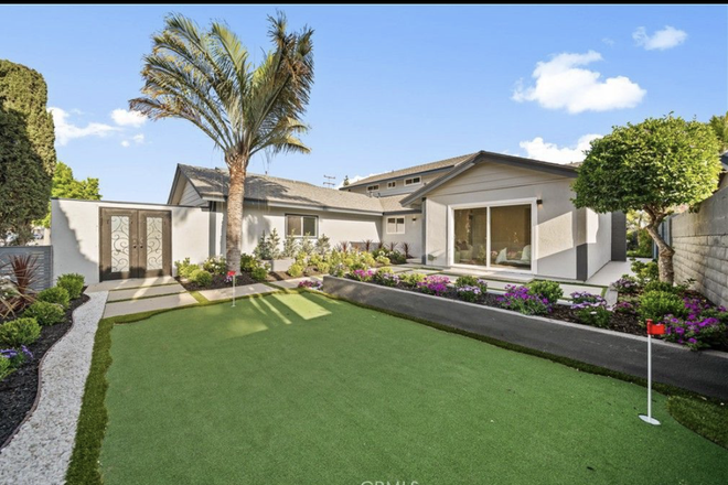 FRONT ENTRY PUTTING GREEN - Private Spacious Home (close to campus/near 405, 55 & 73 freeways)