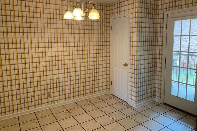 Photo - The Brookes Condos 04-12