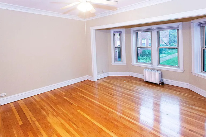 Living room - Evanston Vintage Properties Apartments