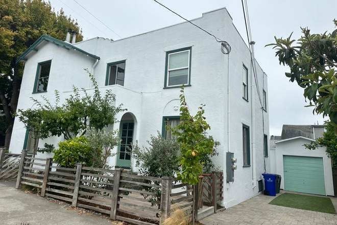  - 1539-1541 E. 38th St