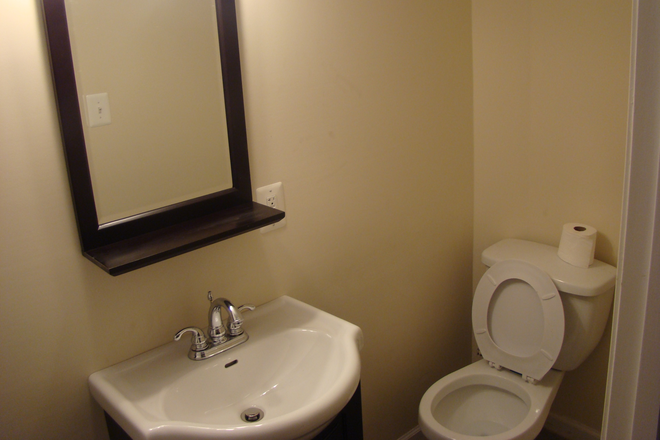 Bathroom - Irving St House [ Move in TODAY] 4 rooms available