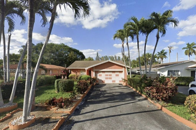 Exterior - For Rent – Beautiful 3 Bedroom / 2 Bathroom Home in South Miami